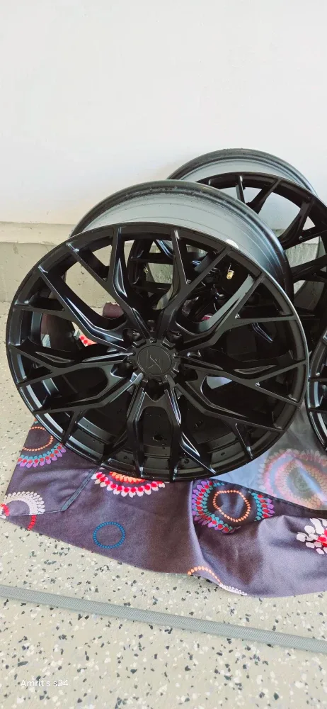 Set of 4 Black Alloy Rims image indicator(2)