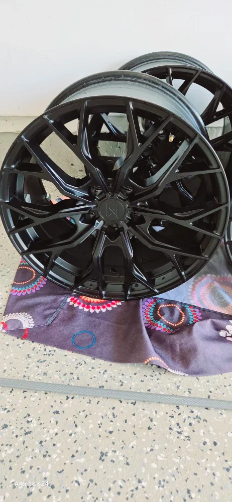 Set of 4 Black Alloy Rims image indicator(5)