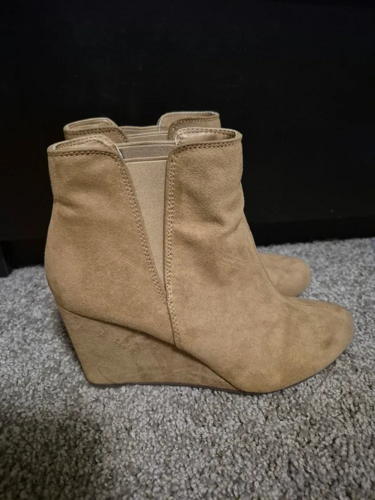 Forever 21 Tan Wedge Ankle Booties - Size 7 image indicator(2)