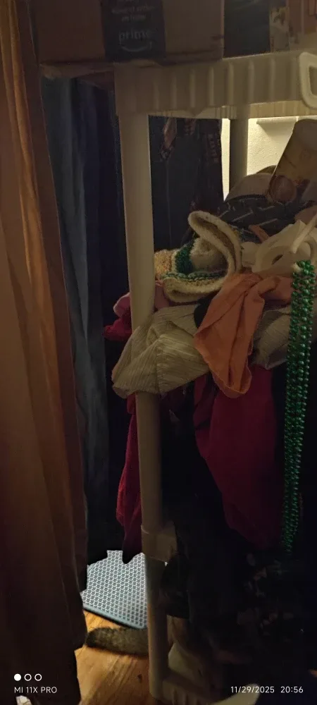 Rack/ shelf with 3 places to keep stuff