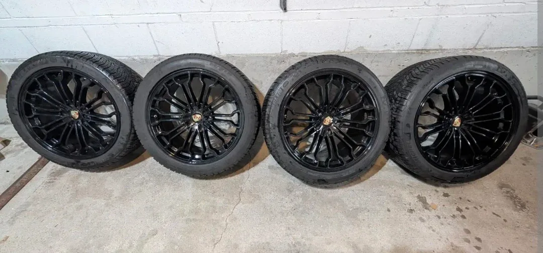 Porsche Panamera Wheels & Winter Tires - Black image indicator(4)