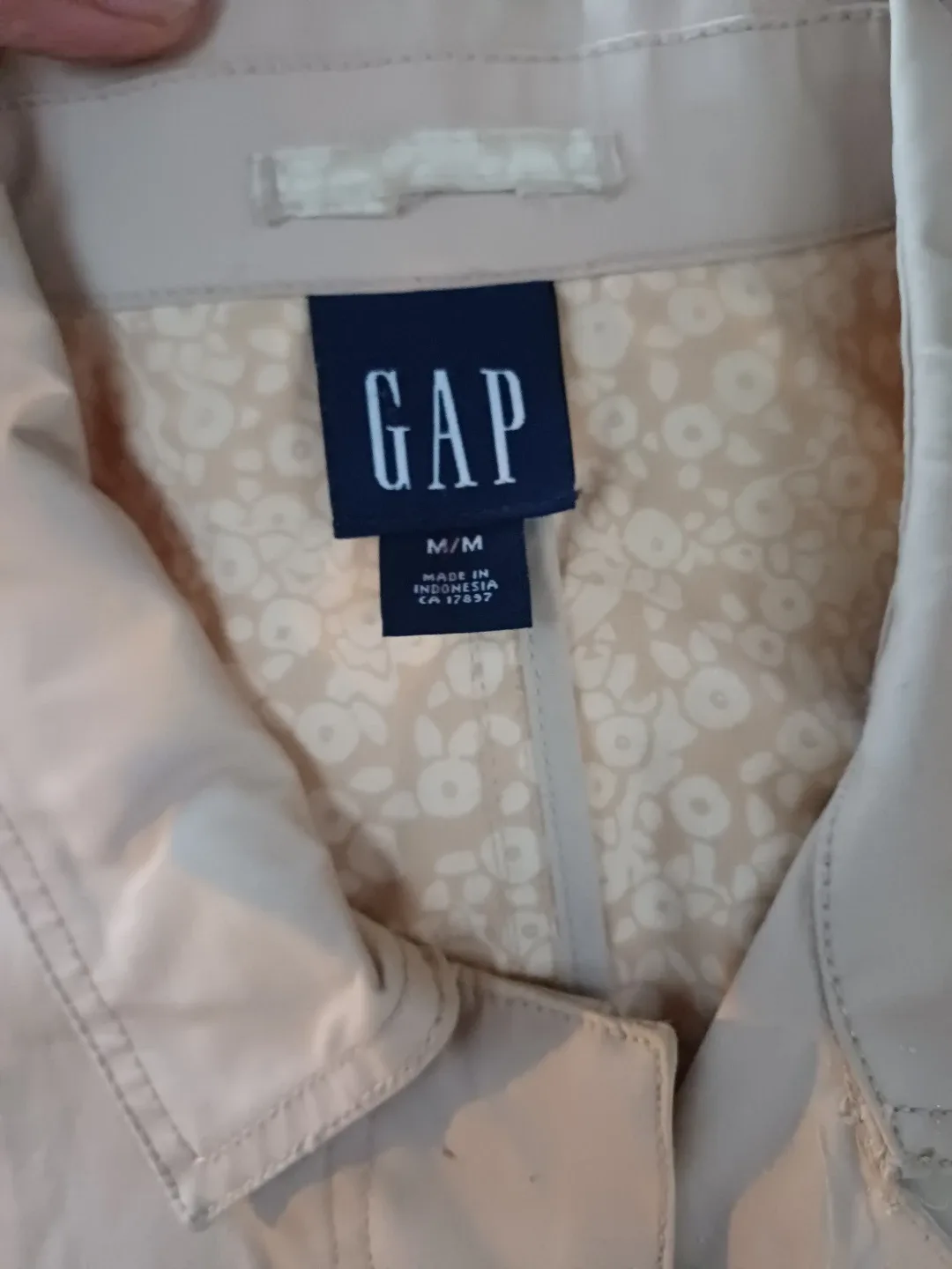 FREE GAP Beige Trench Coat - Size M image indicator(2)