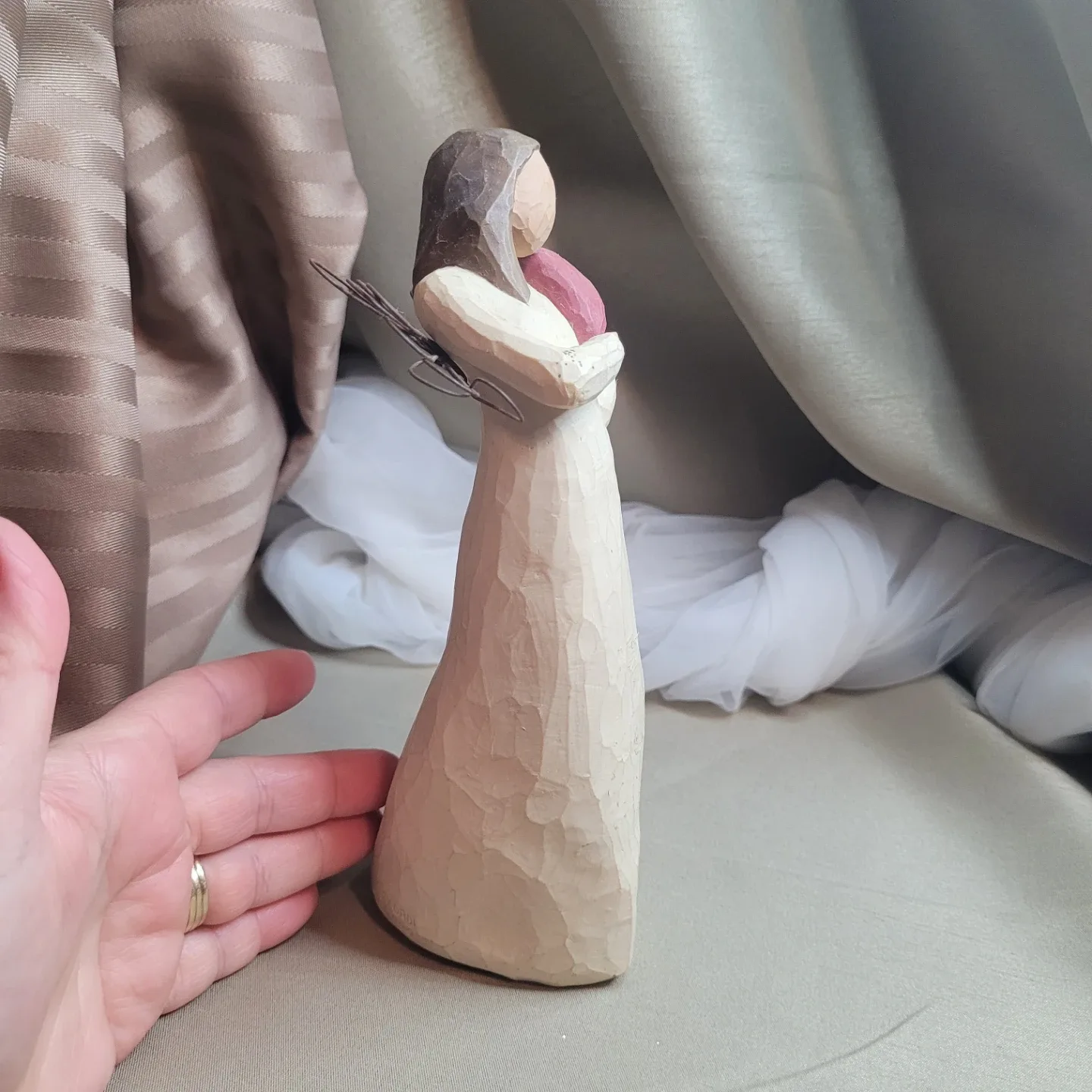 8" Willow Tree “Angel of the Heart“ Figurine image indicator(8)