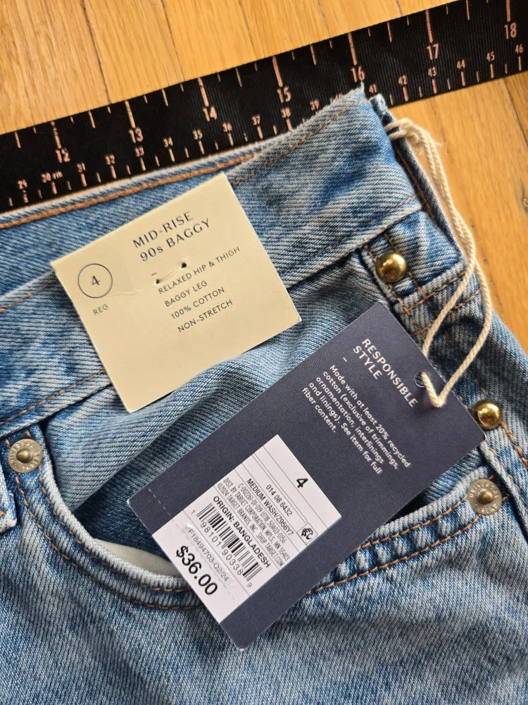 NWT Universal Thread Mid-Rise 90s Baggy Jeans - Size 4 image indicator(3)