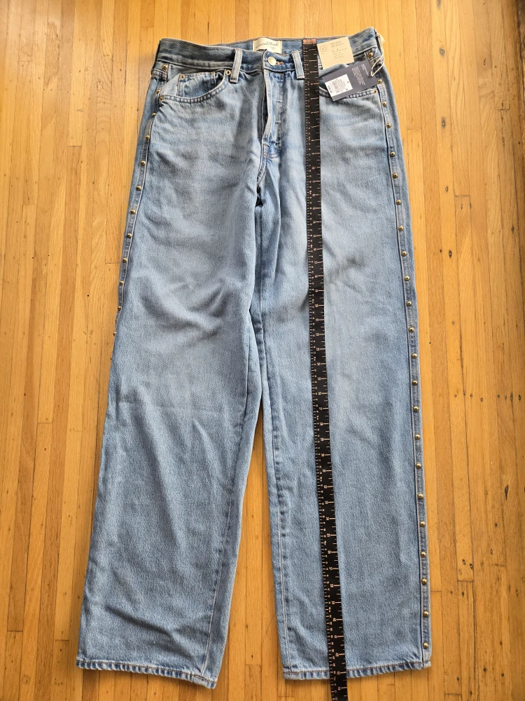 NWT Universal Thread Mid-Rise 90s Baggy Jeans - Size 4 - photo 4