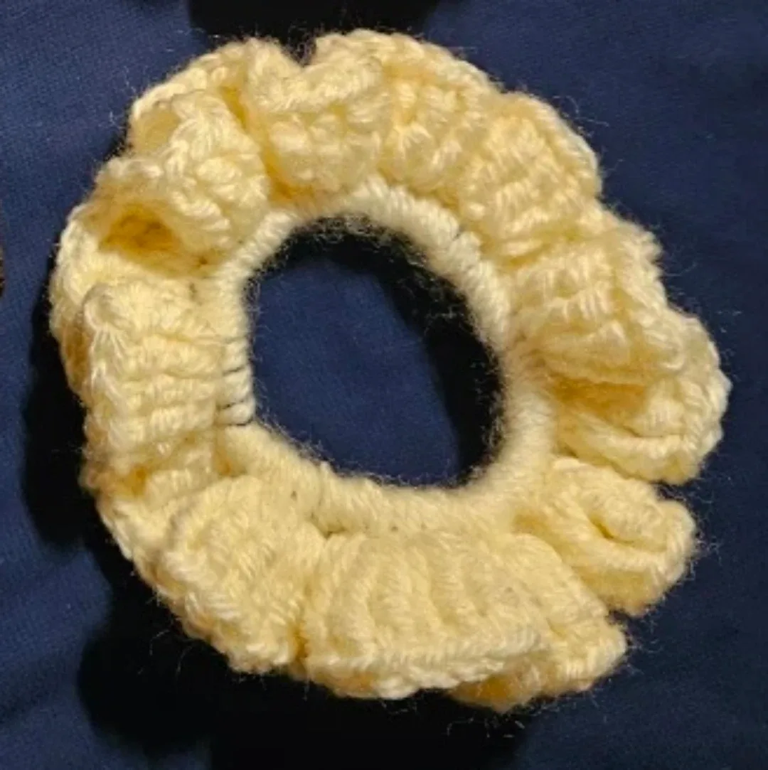 Scrunchie - Pale Yellow