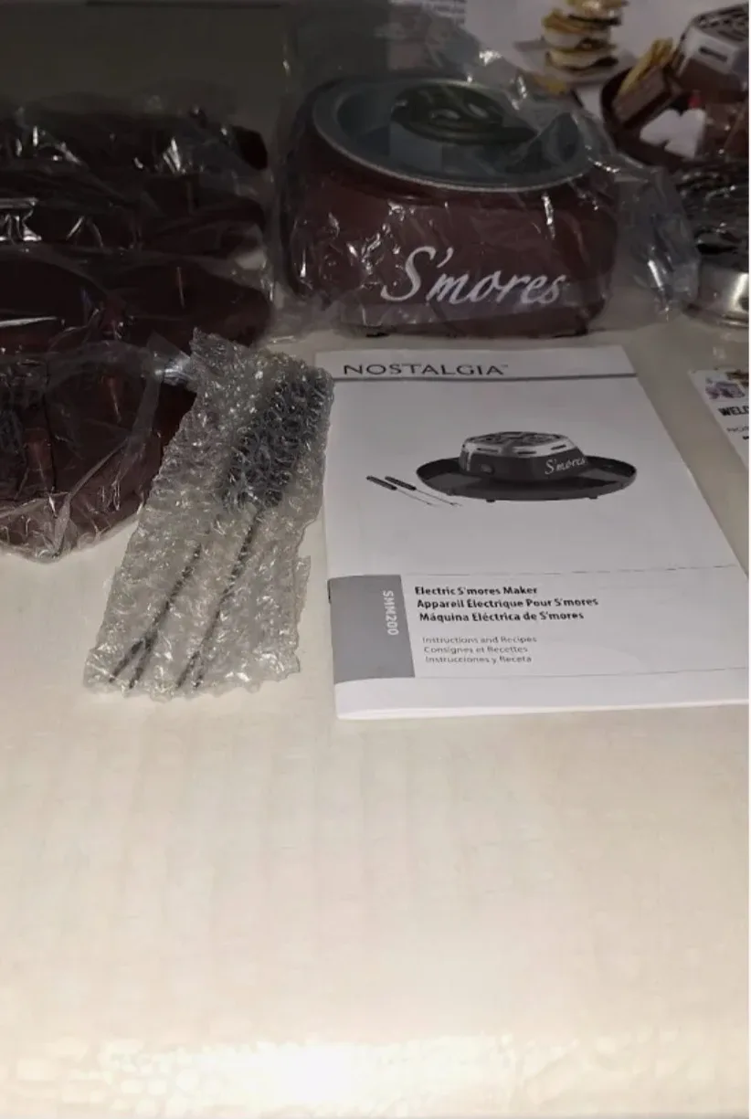 Nostalgia Electric S'mores Maker - Indoor Fun! image indicator(5)