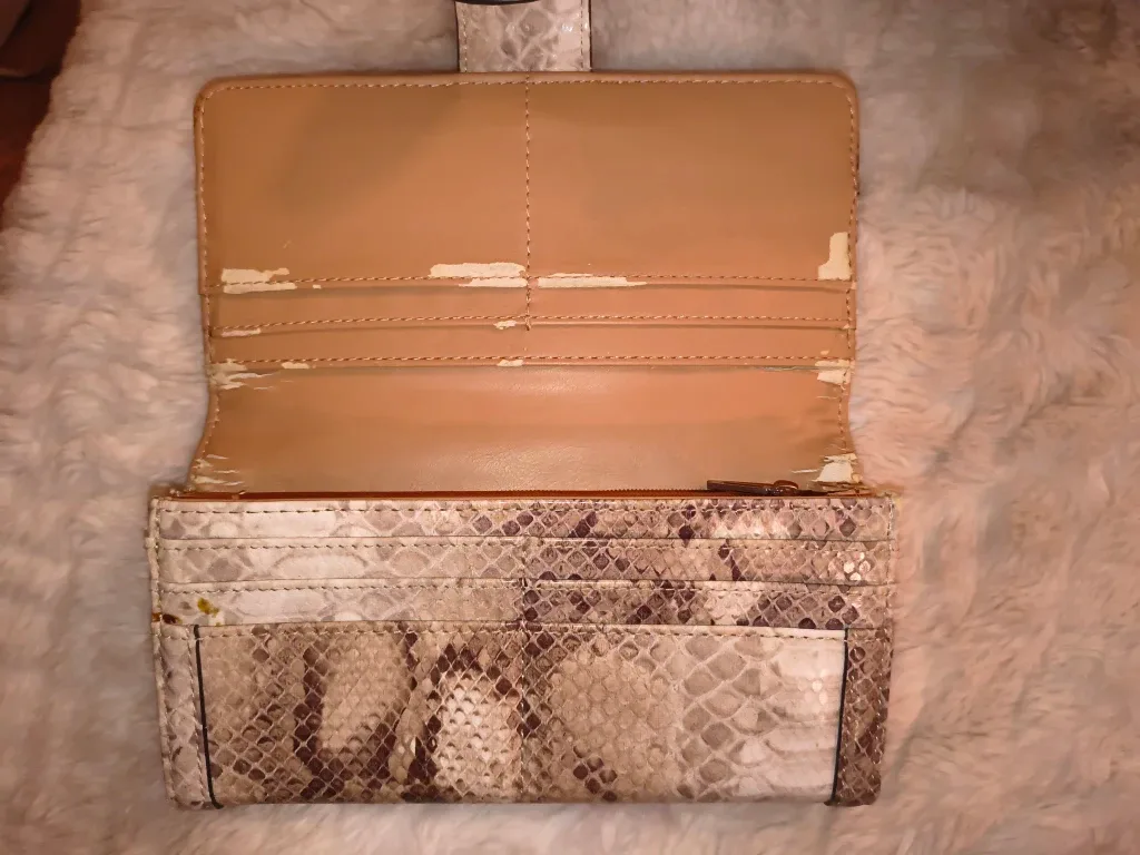 Guess Snakeskin Wallet image indicator(2)