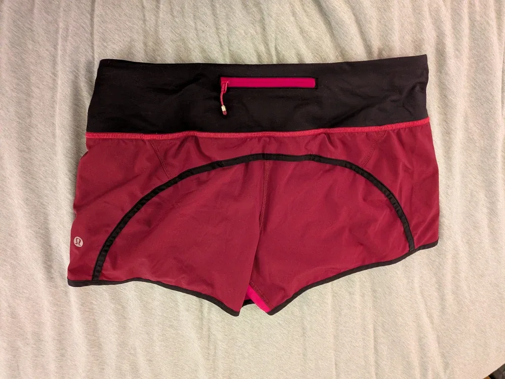 Lululemon run times 4" shorts size 8 image indicator(2)