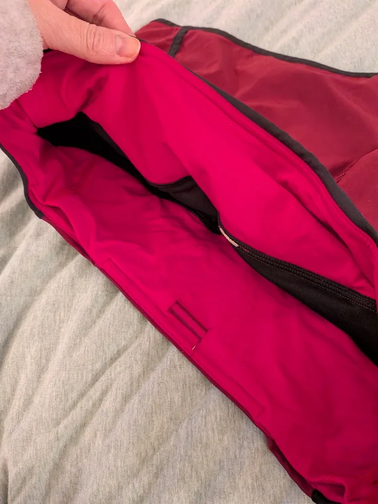 Lululemon run times 4" shorts size 8 image indicator(3)