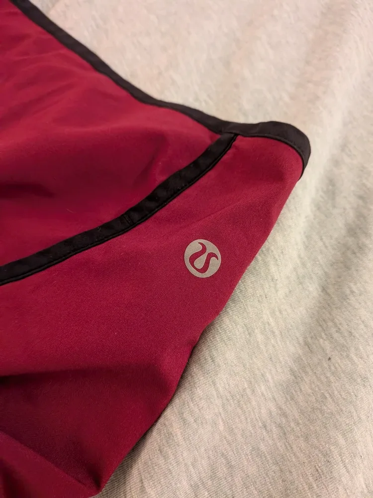 Lululemon run times 4" shorts size 8 image indicator(4)