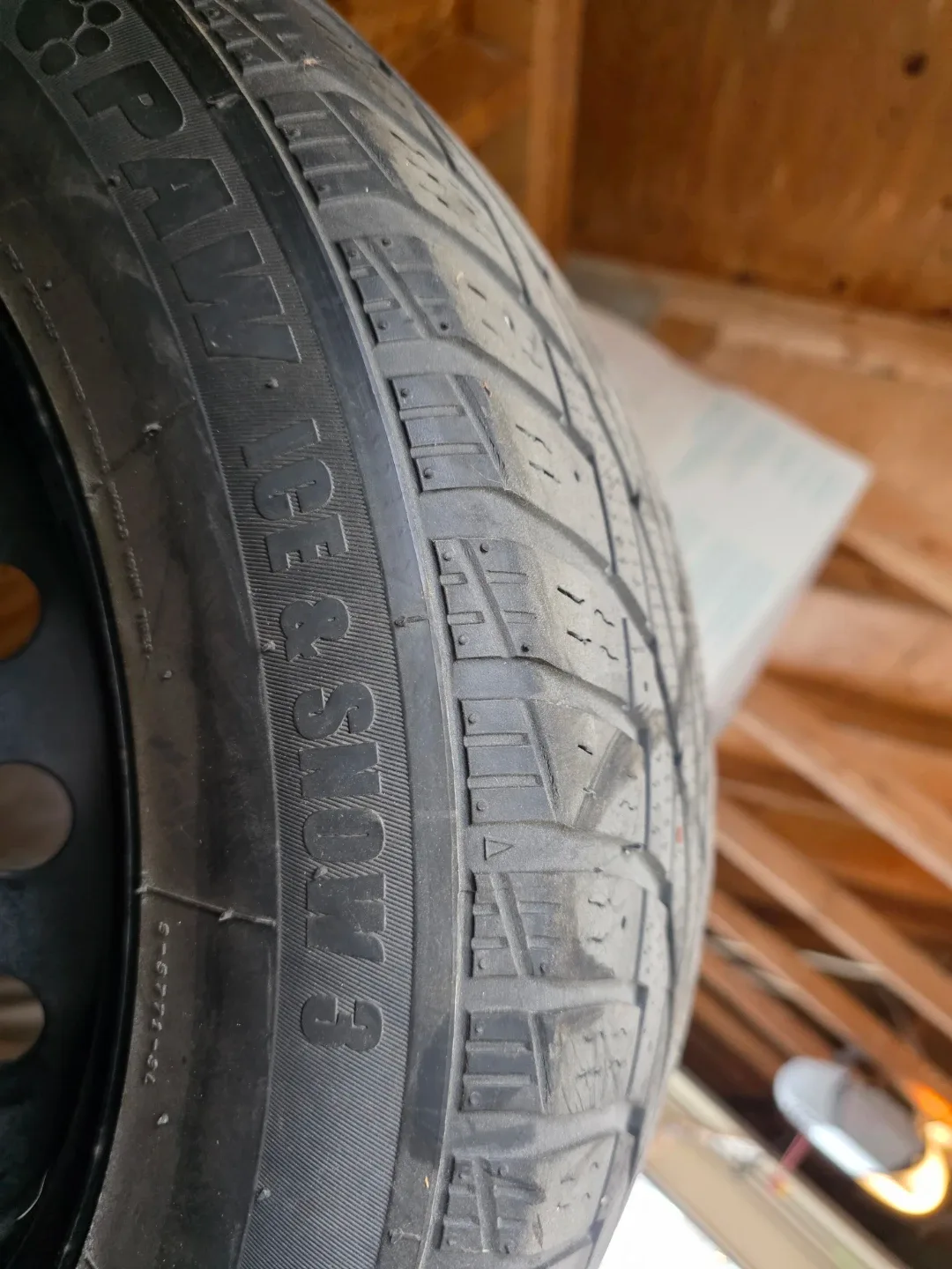 Winter Tire - 195/65R15 image indicator(2)