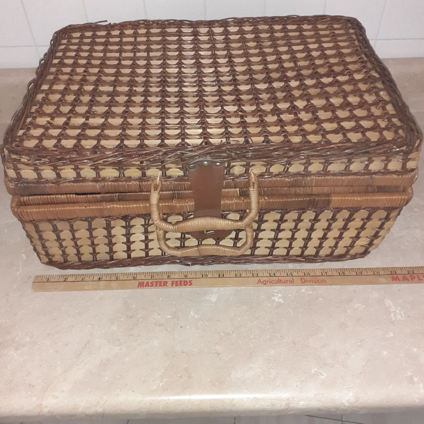Vintage Wicker Picnic Basket image indicator(3)