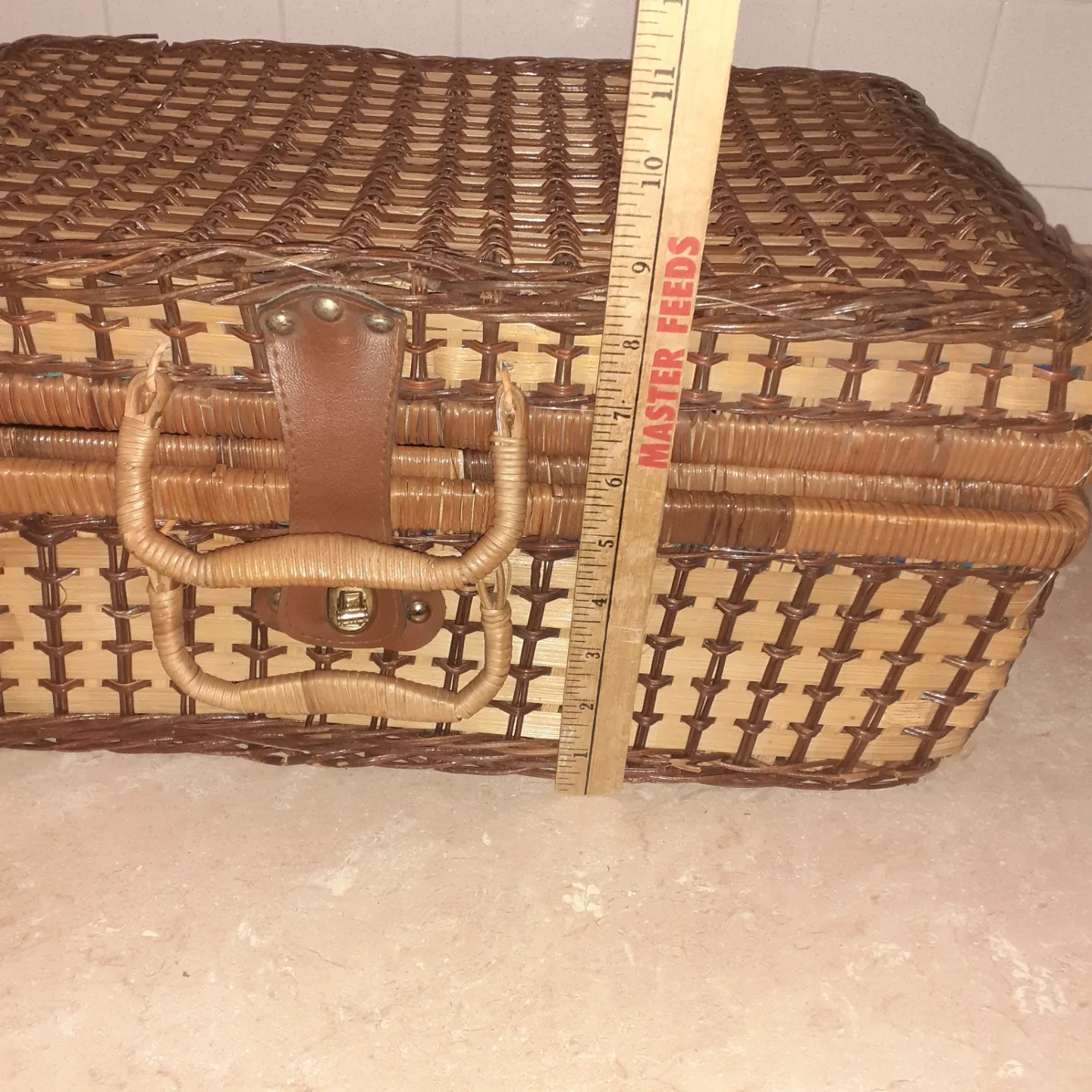 Vintage Wicker Picnic Basket image indicator(4)