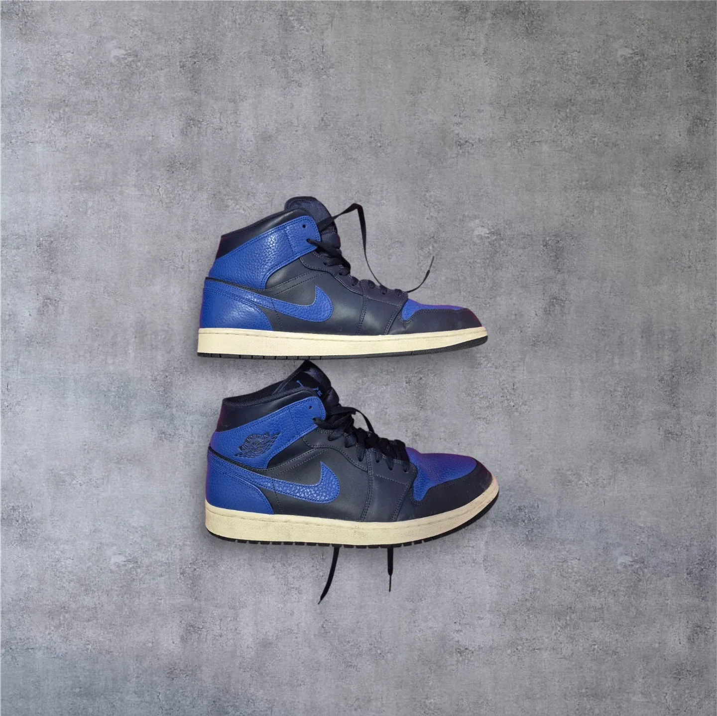 Nike Air Jordan 1 Mid Hyper Royal Blue thumbnail