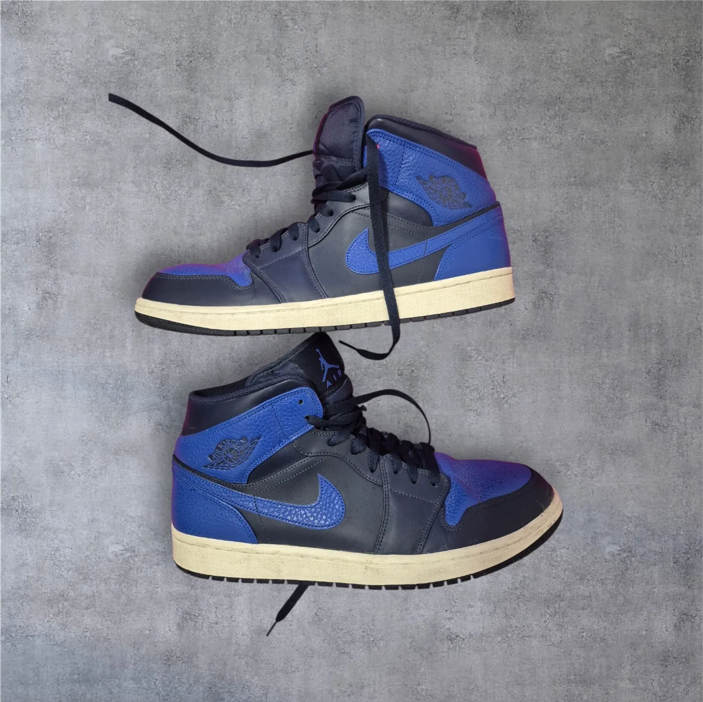 Nike Air Jordan 1 Mid Hyper Royal Blue image indicator(2)