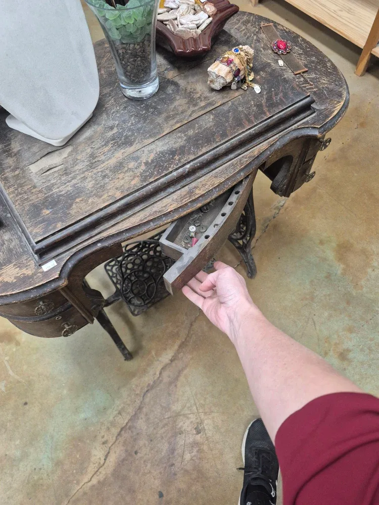 Antique Sewing Machine Table image indicator(4)