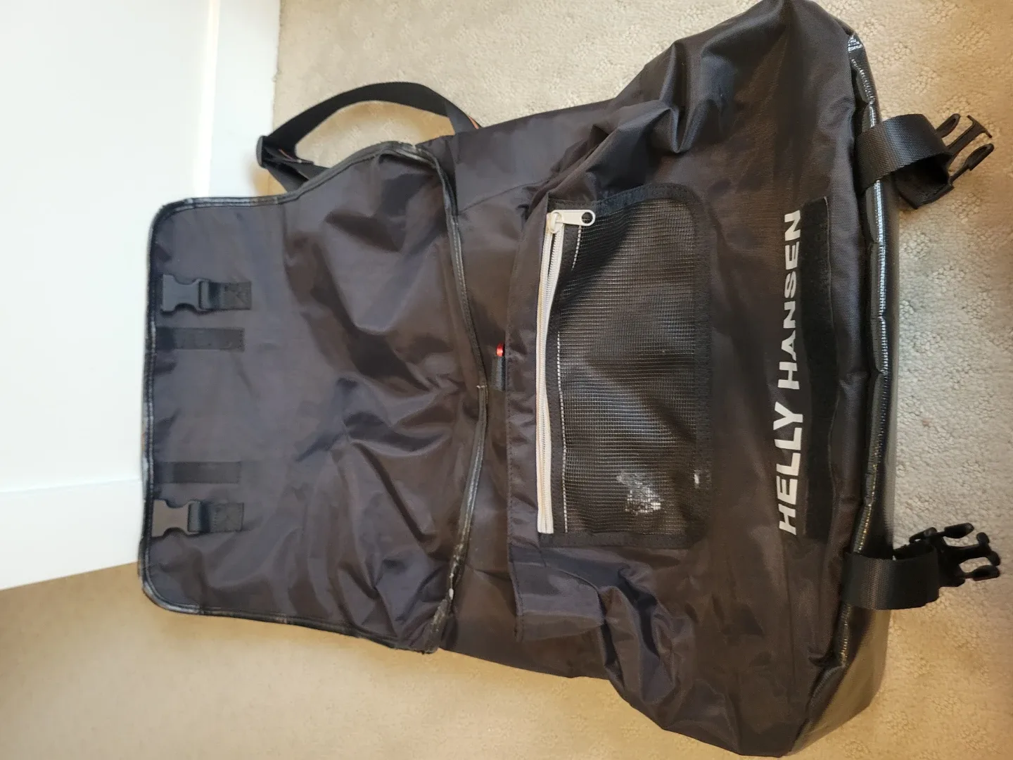 Helly Hansen Black Messenger Bag image indicator(4)