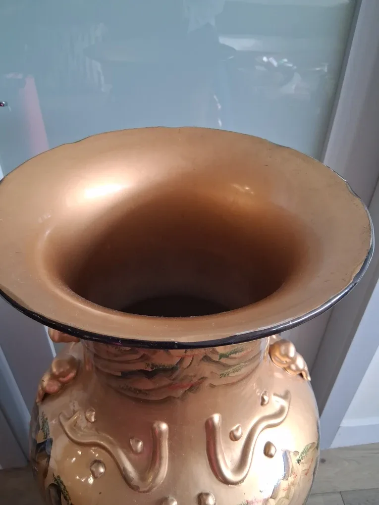 Large Decorative Gold Vase image indicator(2)