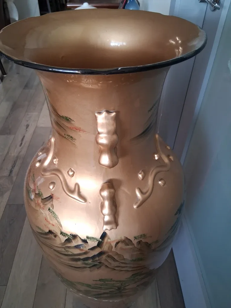 Large Decorative Gold Vase image indicator(3)