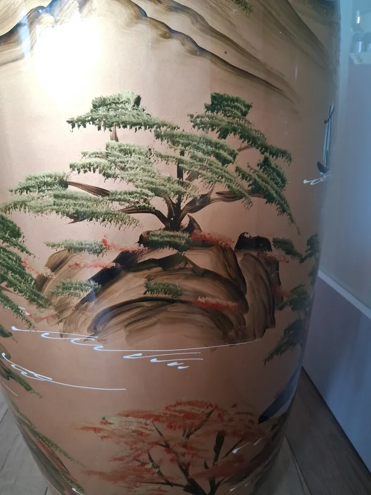 Large Decorative Gold Vase image indicator(4)