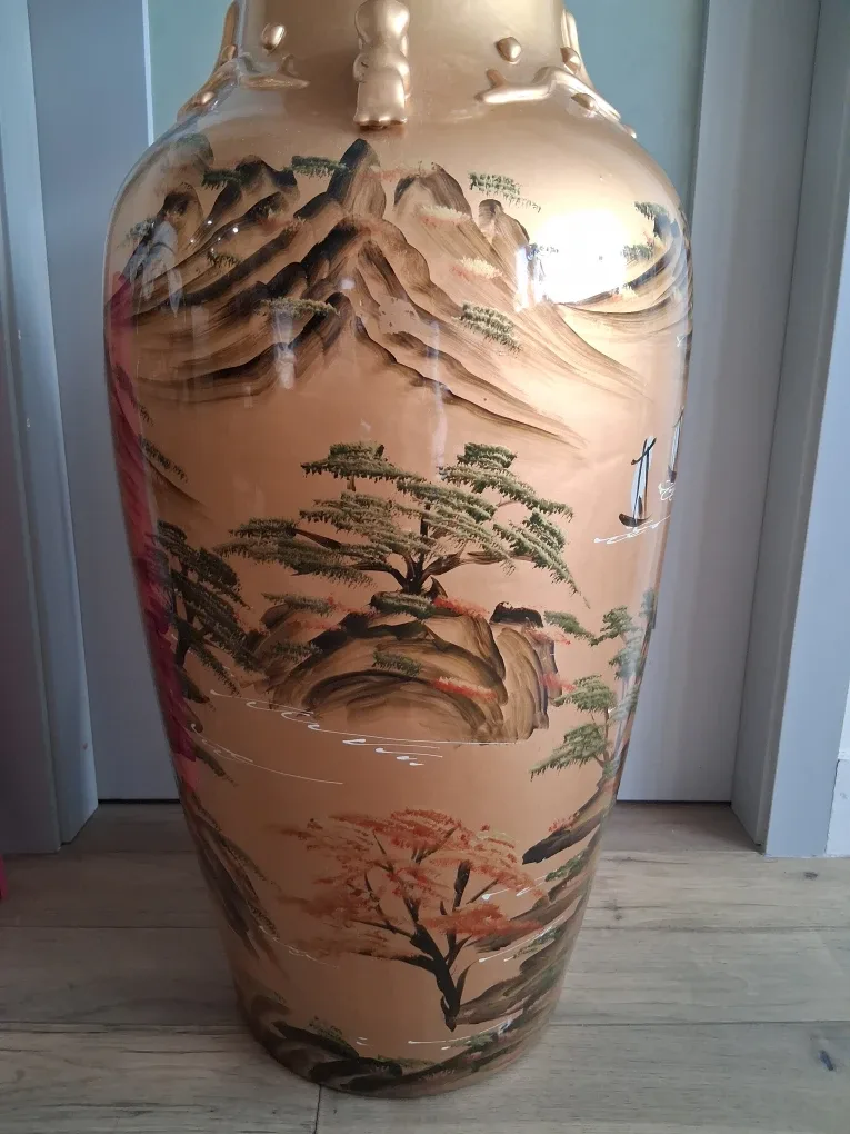 Large Decorative Gold Vase image indicator(6)