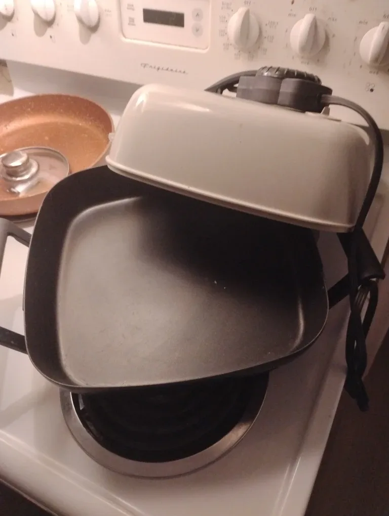 Vintage Sunbeam Electric Frypan - Retro Kitchen! image indicator(2)