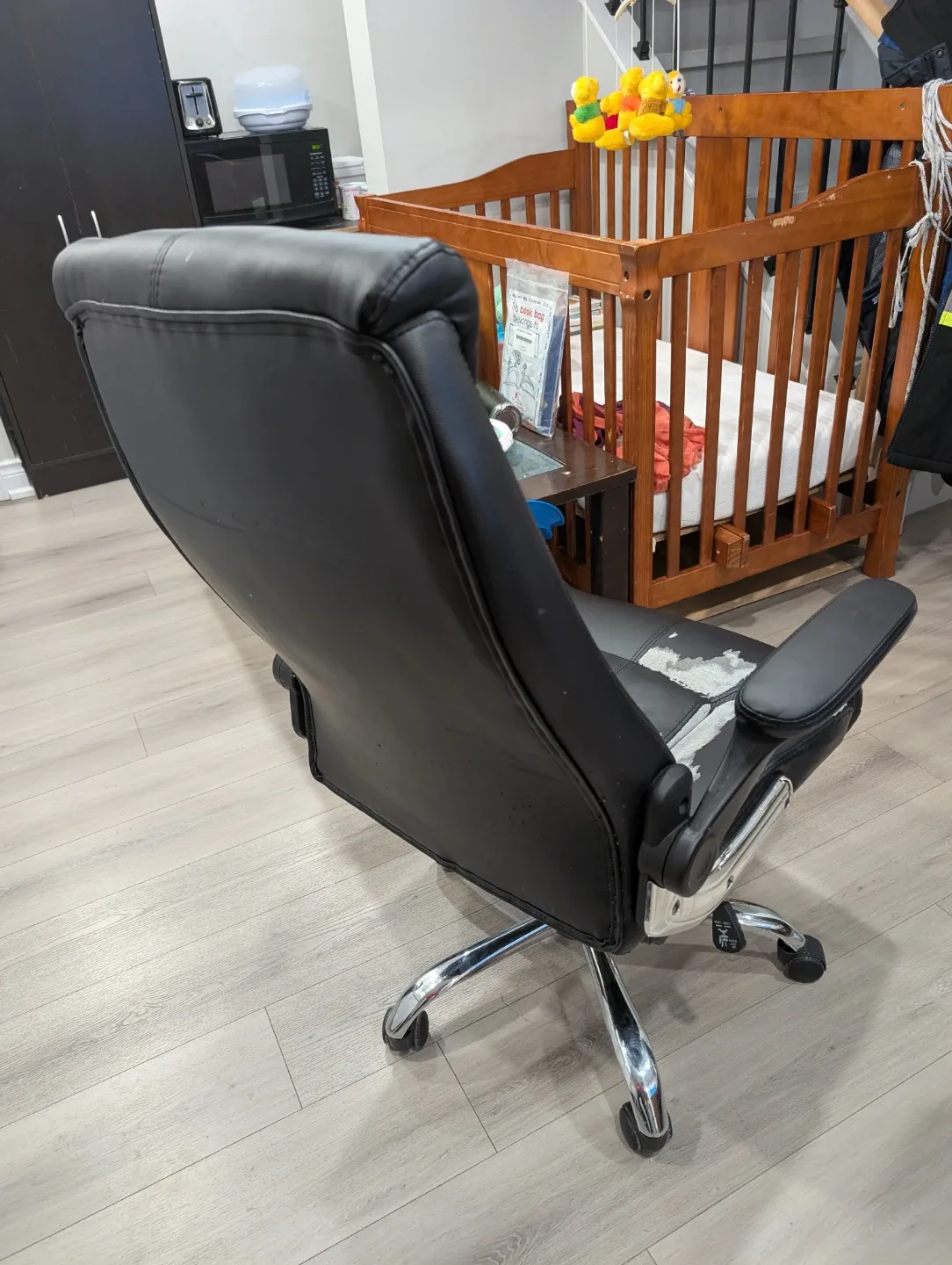 Black Leather Office Chair - Worn Condition image indicator(2)