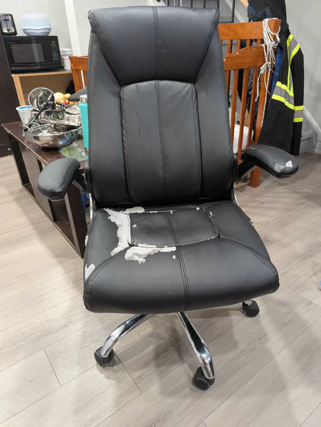 Black Leather Office Chair - Worn Condition image indicator(4)
