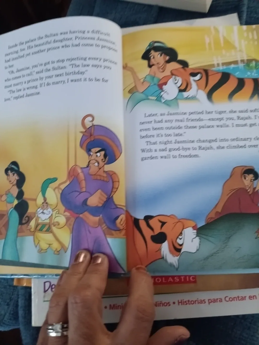 Disney's Aladdin Children's Book image indicator(3)
