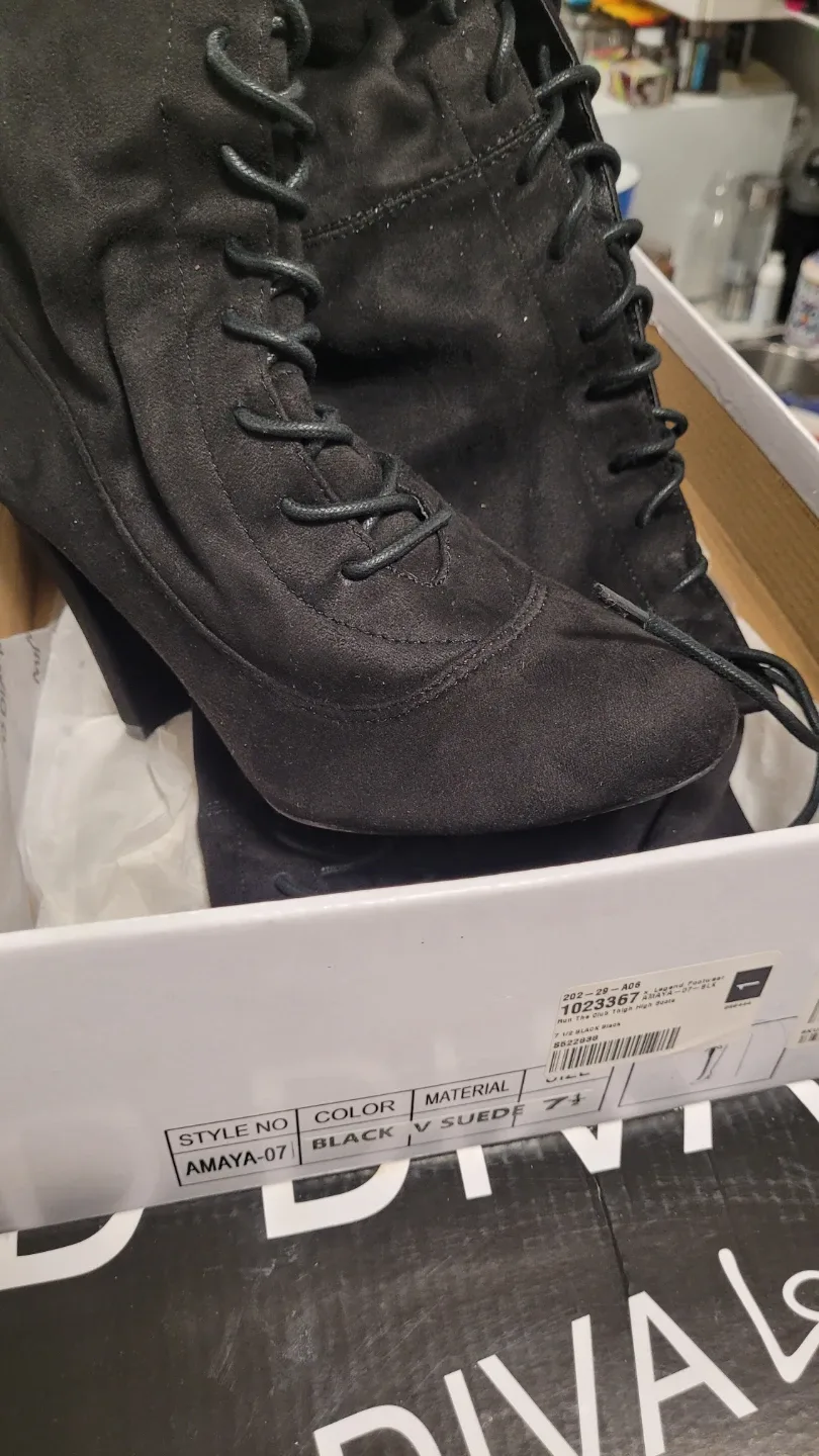 Diva Lounge Black Suede Boots - Size 7.5 image indicator(3)