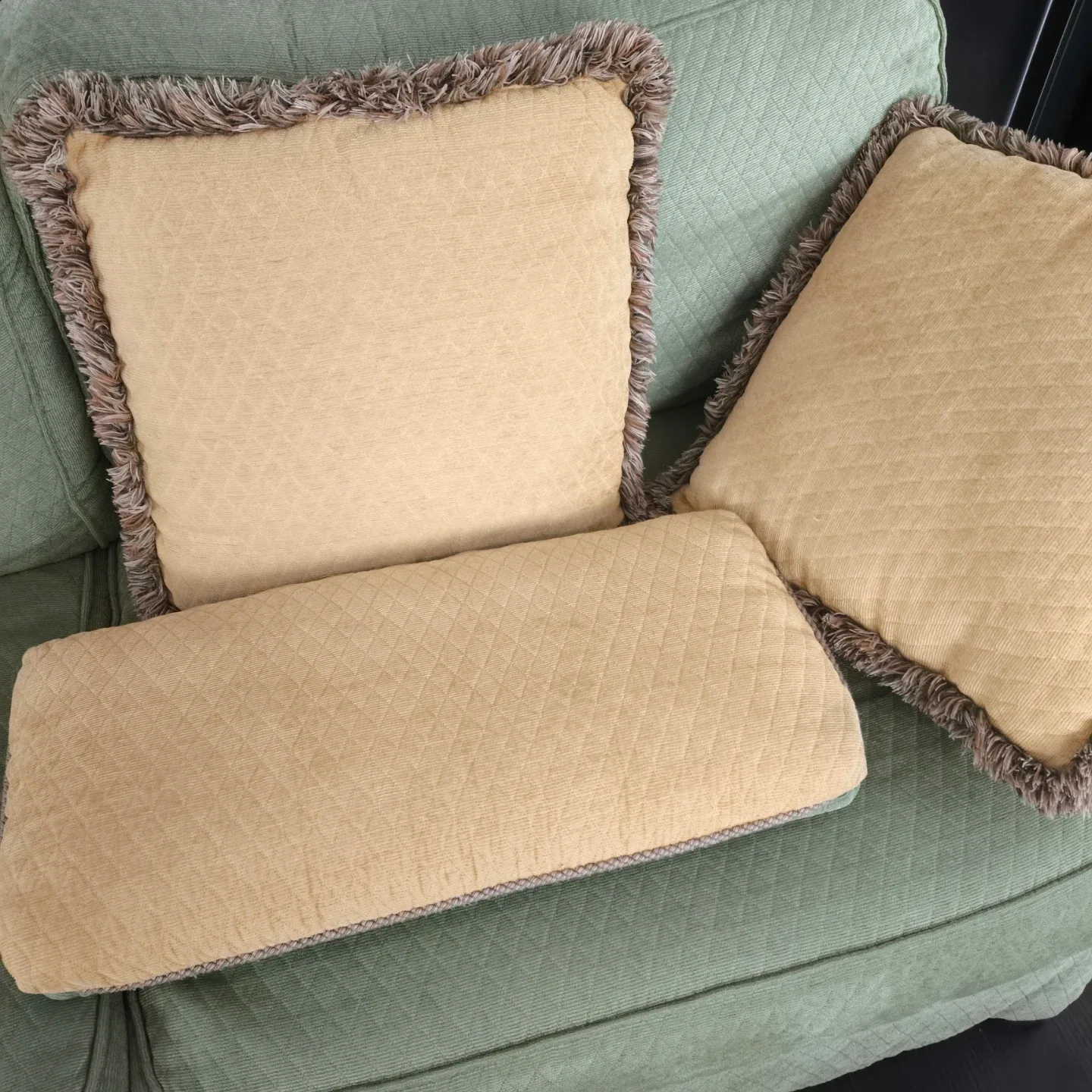 Comfortable 3-Seater Sofa – Excellent Condition image indicator(9)