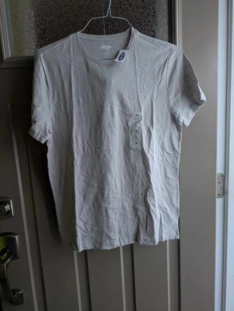 BNWT mens sz med tshirt