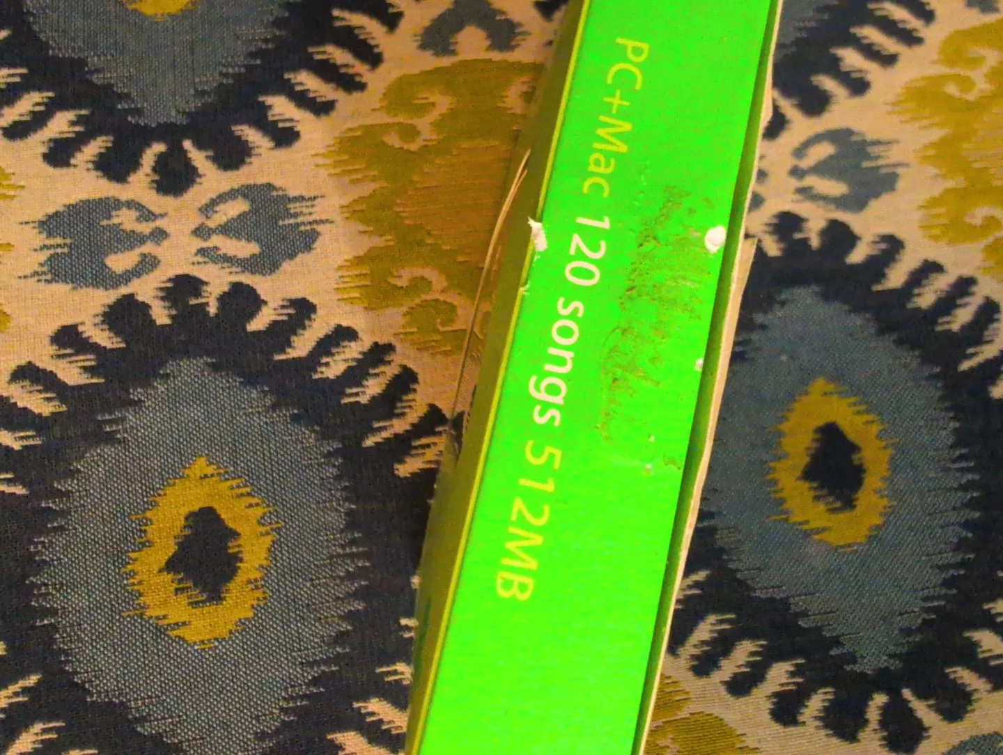 Apple iPod Shuffle 512MB - Like New! image indicator(2)