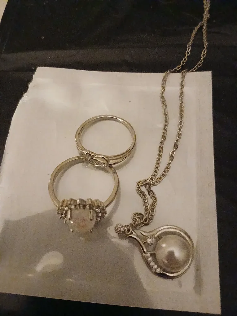 Faux pearl necklace and Ring Set