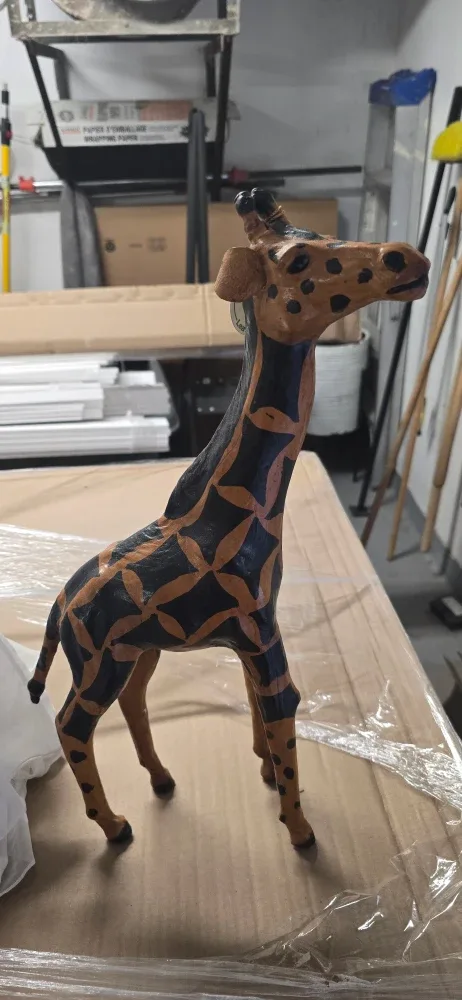 Leather Animals Hand Crafted Giraffe Figurine image indicator(4)