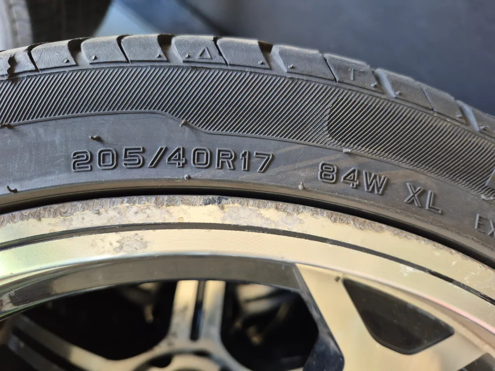 Set of MIRAGE 225/40R17 Tires image indicator(8)