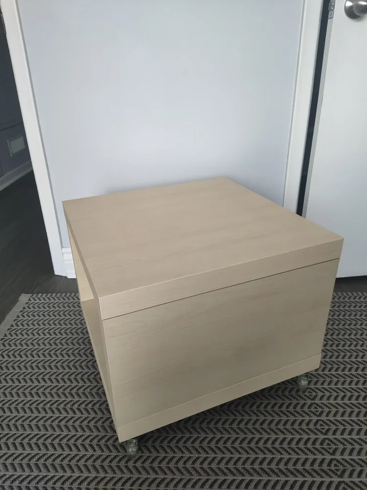 Side Table with Wheels image indicator(3)