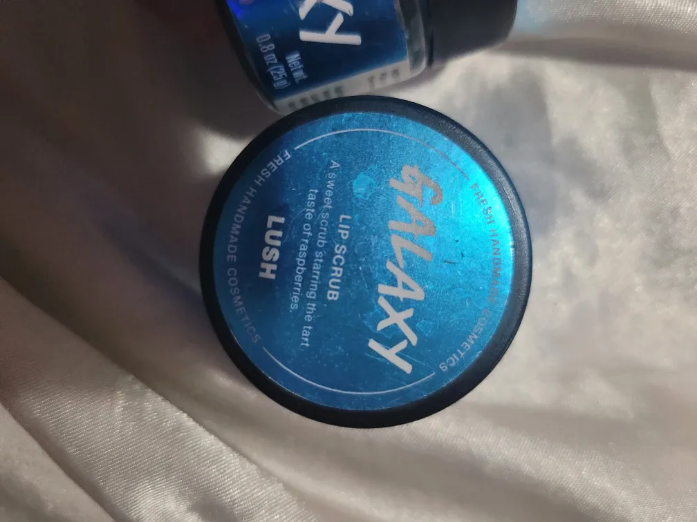 Lush Galaxy Lip Scrub image indicator(2)