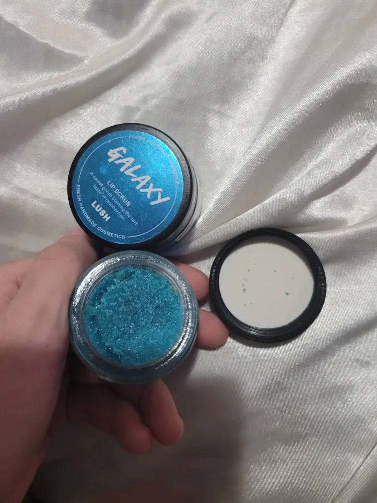 Lush Galaxy Lip Scrub image indicator(3)