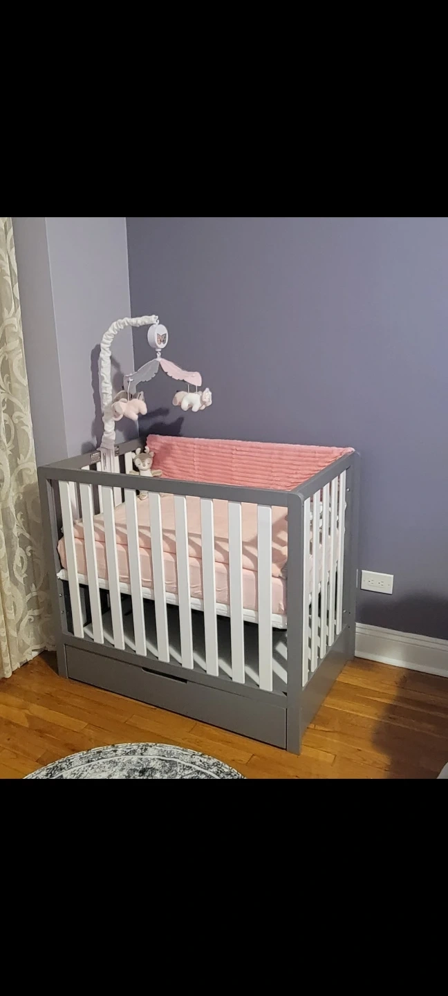 DaVinci Mini Convertible Crib with memory foam 6" mattress