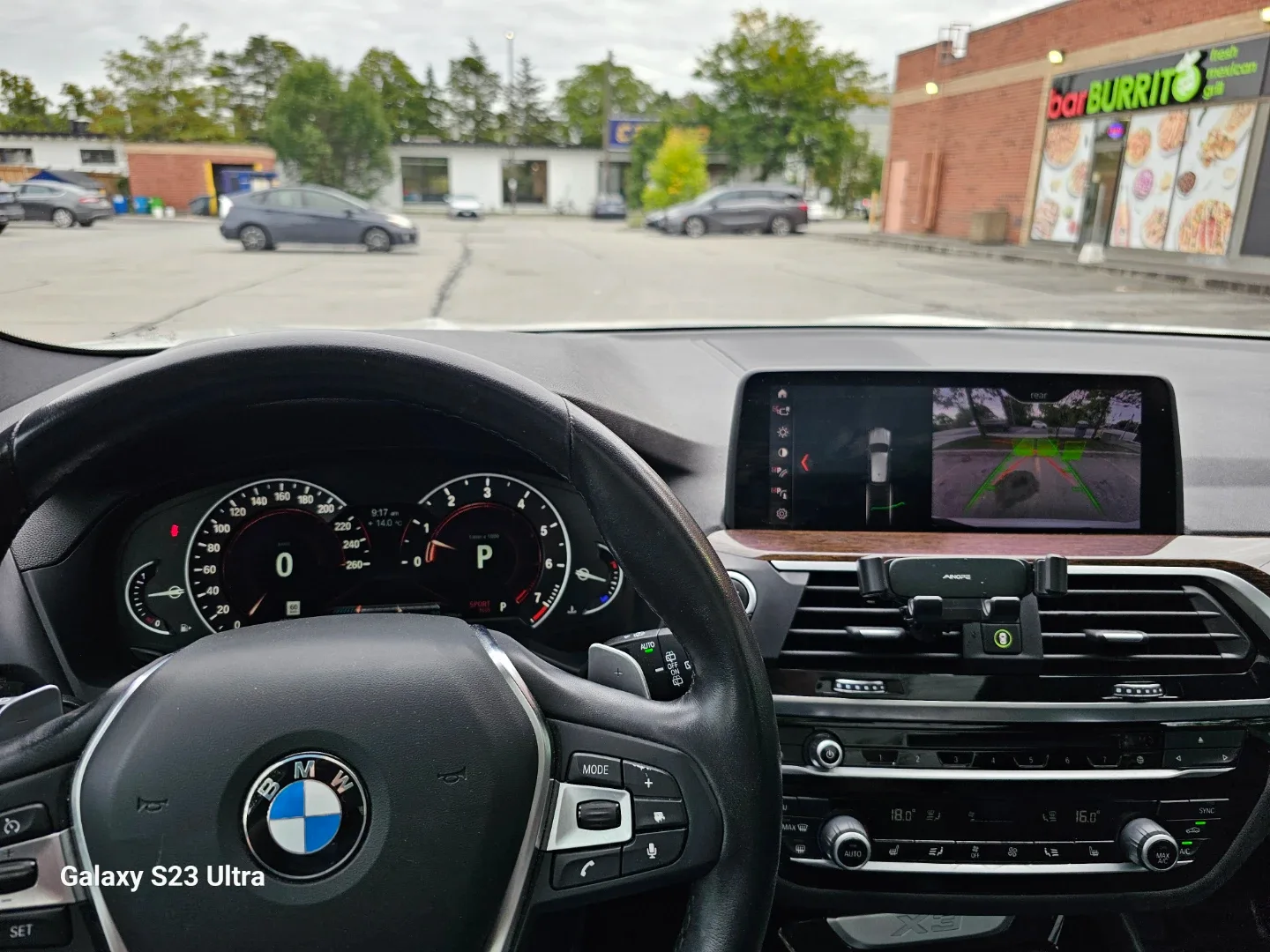 BMW X3 - White SUV image indicator(9)