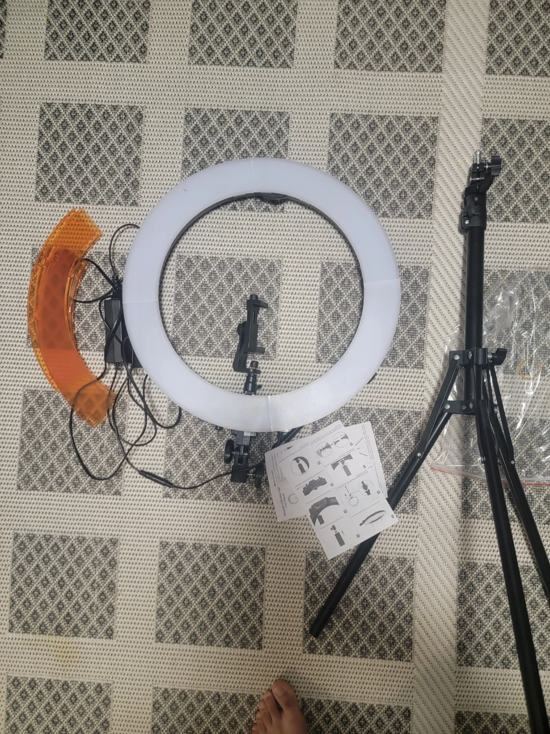 Mount Dog RL-18 LED Ring Light with Tripod