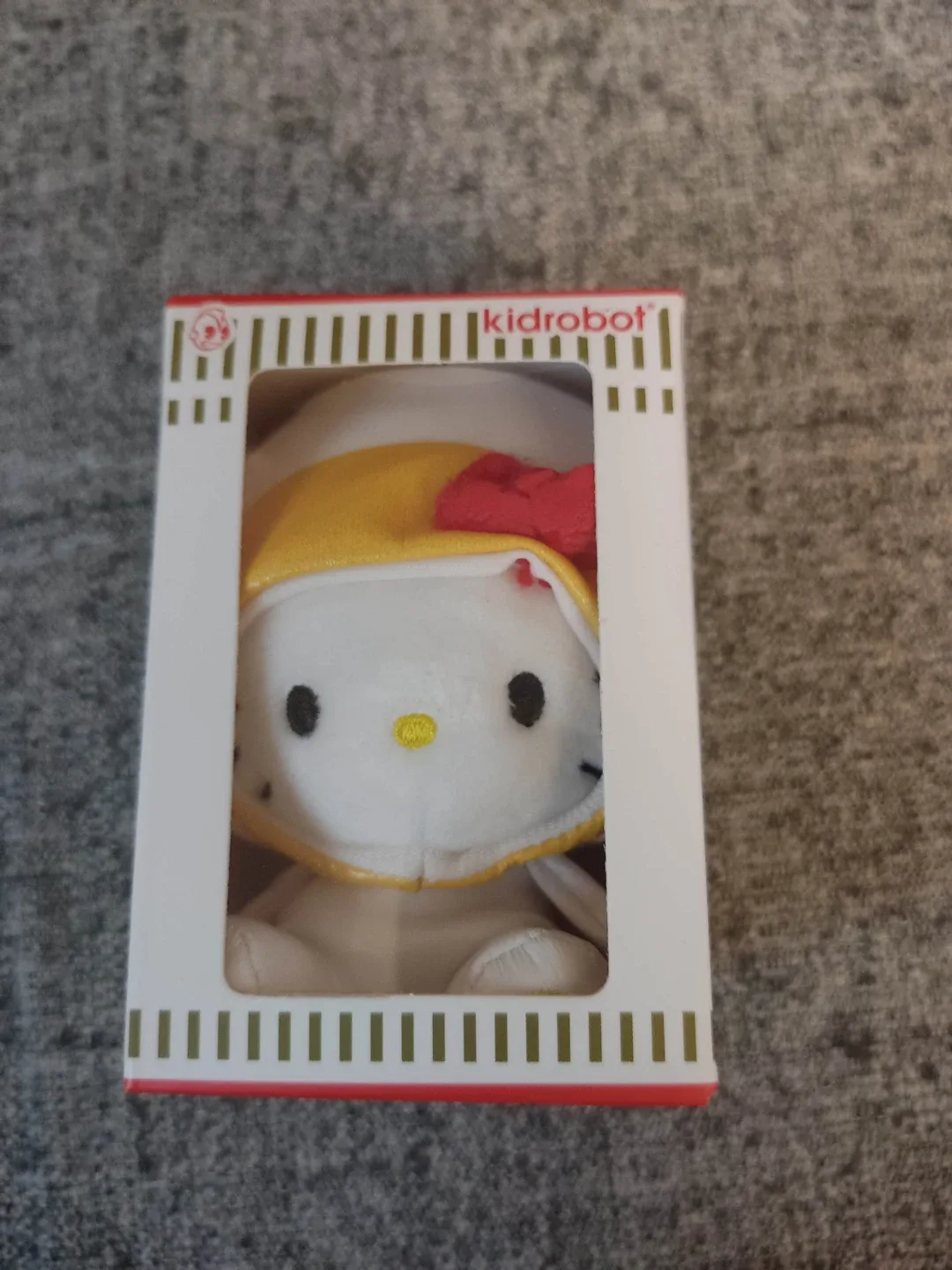 Hello kitty cup noodles kidrobot (chicken) thumbnail
