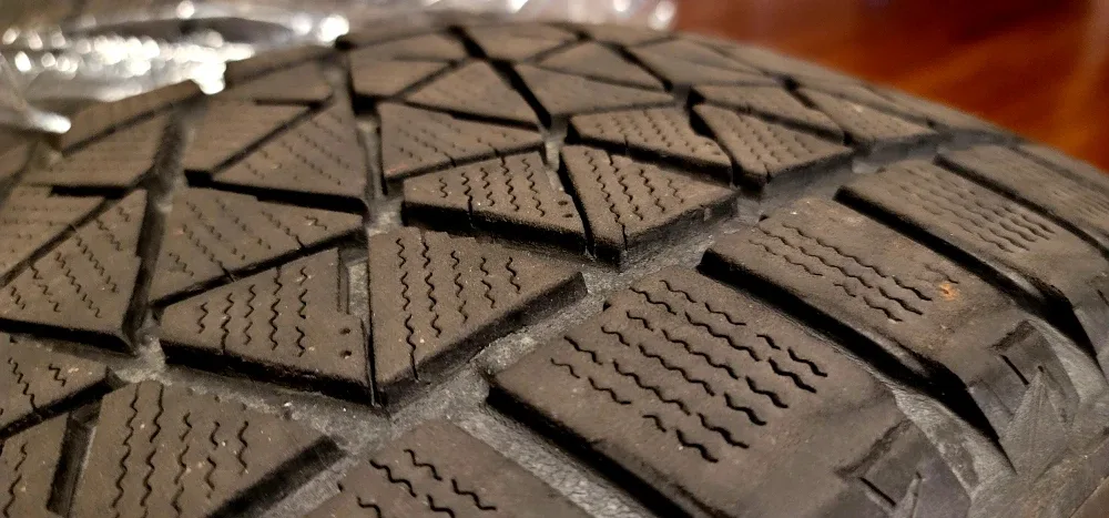 Bridgestone Blizzak DM-V2 265/50R20 Winter Tires