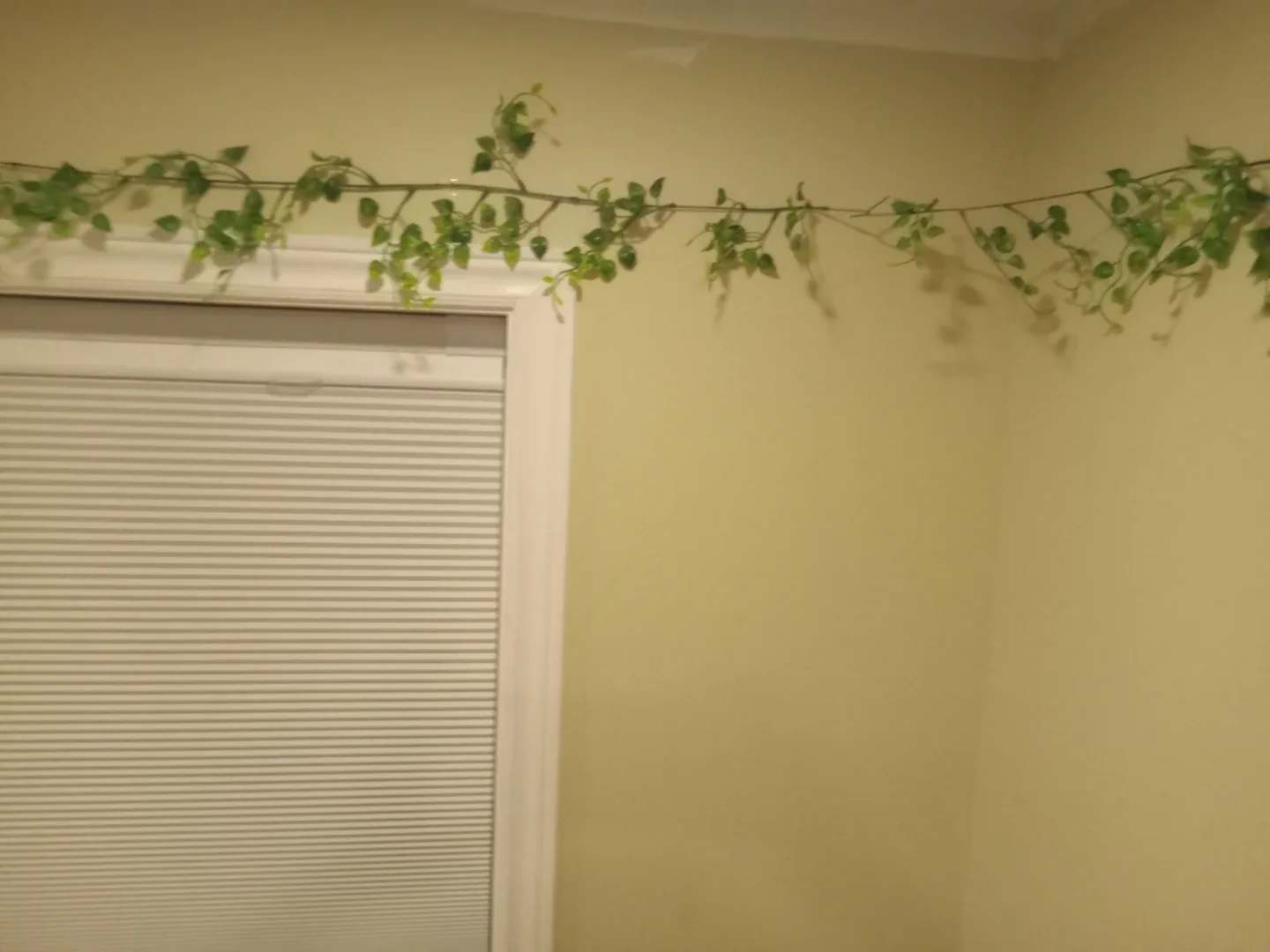 Artificial Green Ivy Vine Garland image indicator(2)