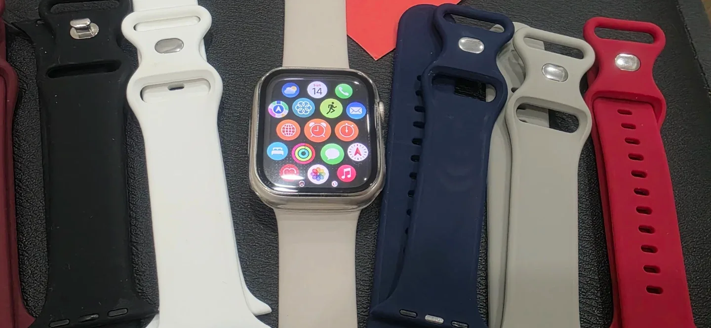 Apple Watch Series 8 and multiple colour bands image indicator(2)