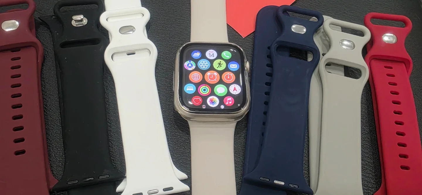 Apple Watch Series 8 and multiple colour bands image indicator(3)