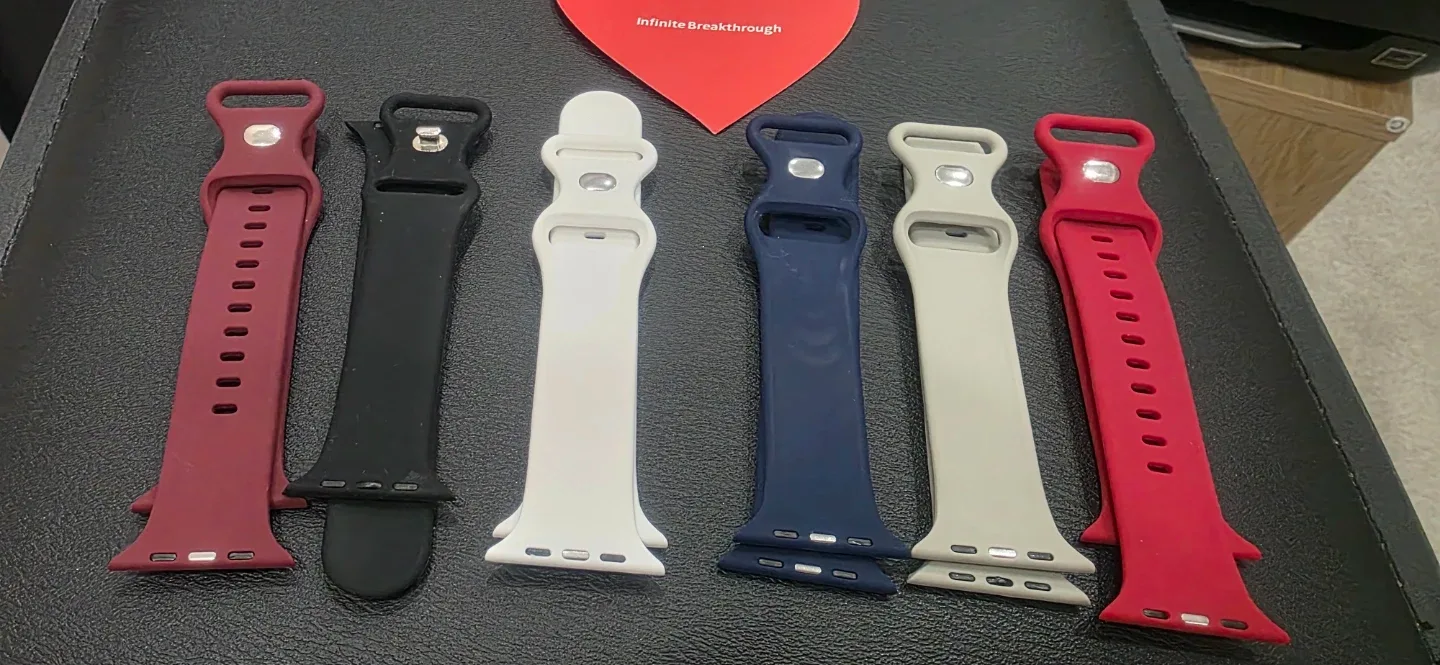 Apple Watch Series 8 and multiple colour bands image indicator(5)