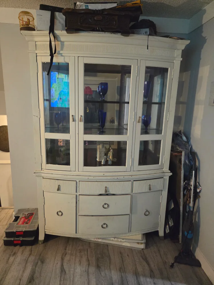 White Display Cabinet with Glass Doors image indicator(2)